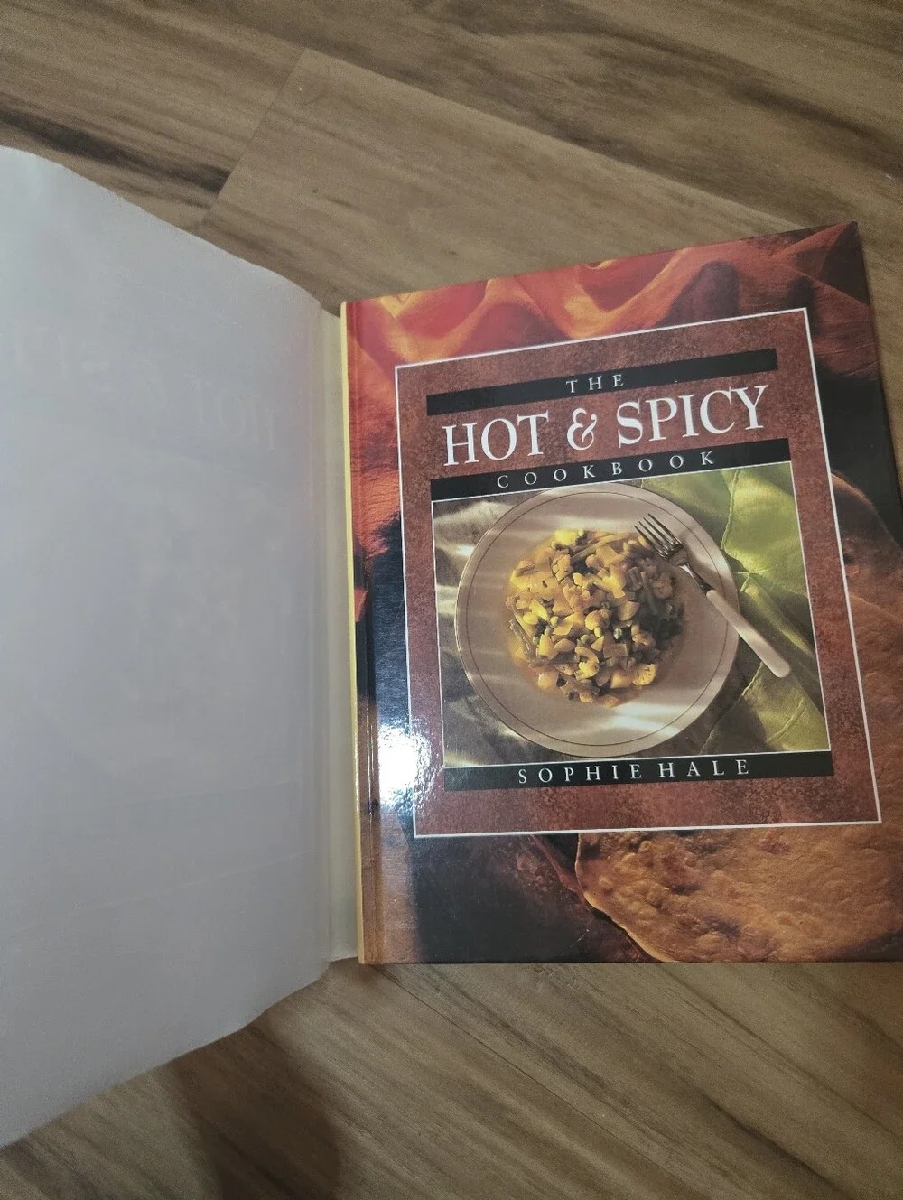 4/$15 The Hot & Spicy Cookbook Sophie Hale Hardcover 1996 International Spicy